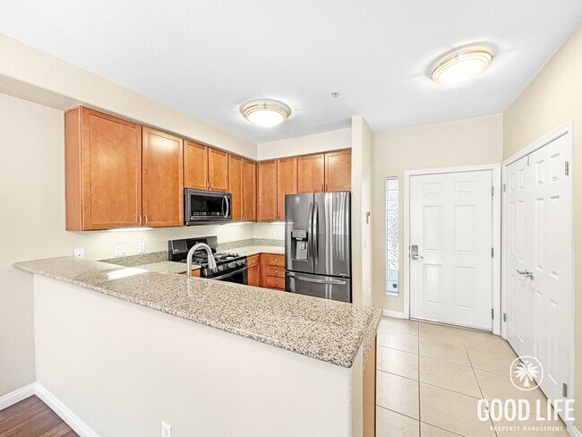Foto del edificio - Beautiful 2BD/2.5BA Condo in Bankers Hill W/ W/D, A/C, Patio Area and Community Gym!