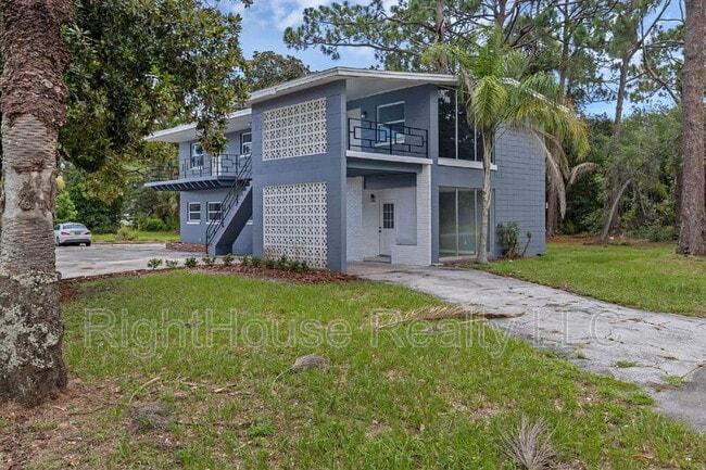 Building Photo - 315 Bayview St