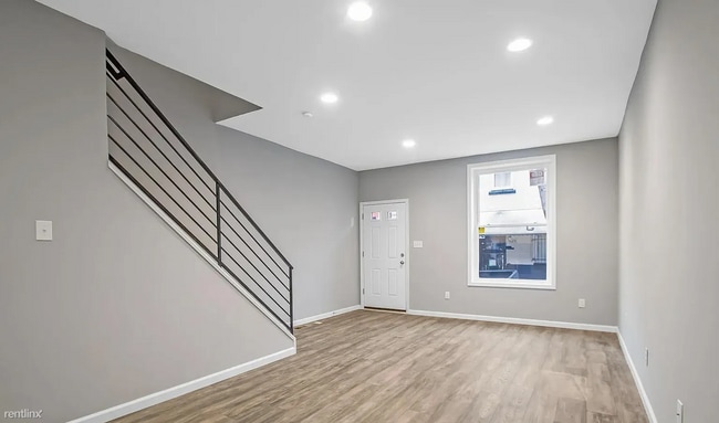 Building Photo - 3 br, 1.5 bath Townhome - 1628 North Dover...