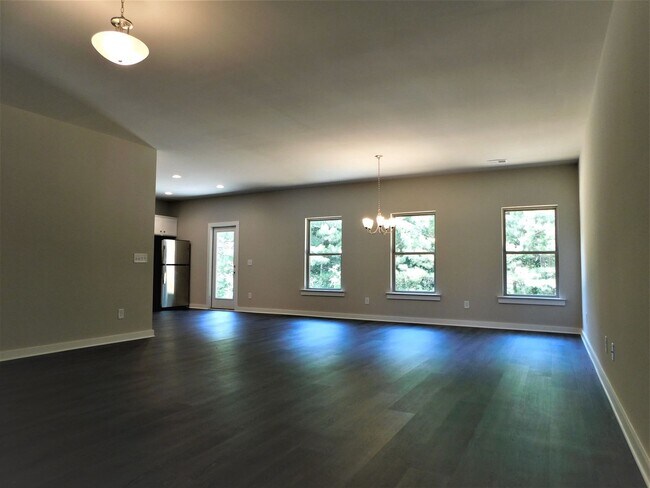 Foto del edificio - Home for Rent in Jasper, AL!  Available to View Now!!!