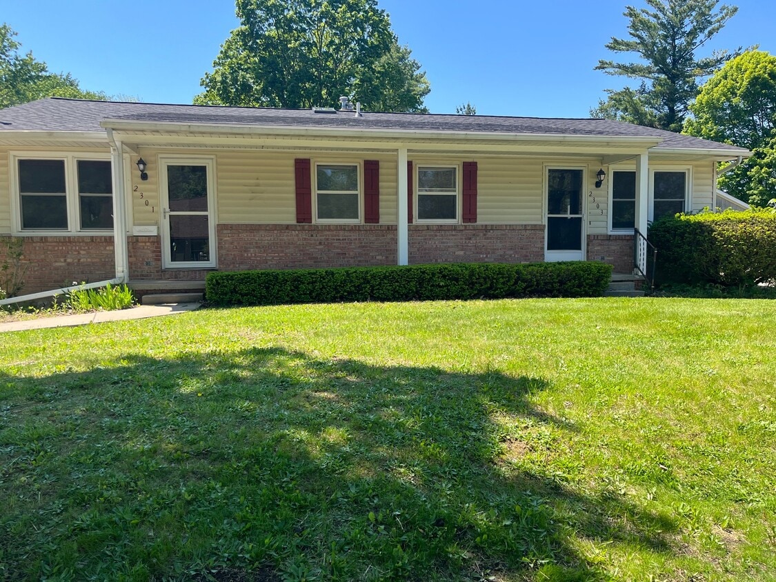 Photo - 2301 Main St (Holt, MI)