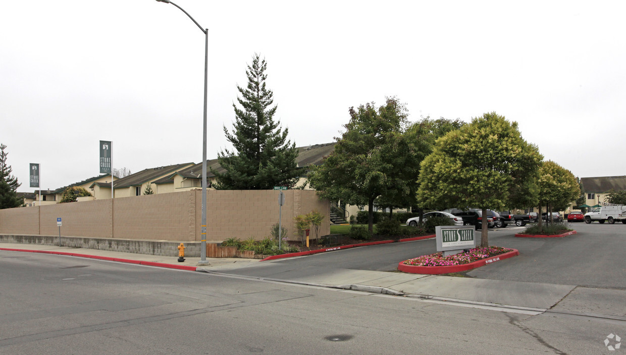 Primary Photo - Stonecreek Apartments