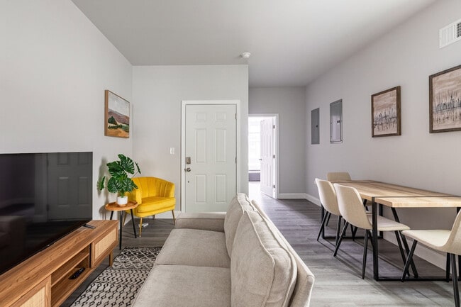 Building Photo - 1418 S 9th St