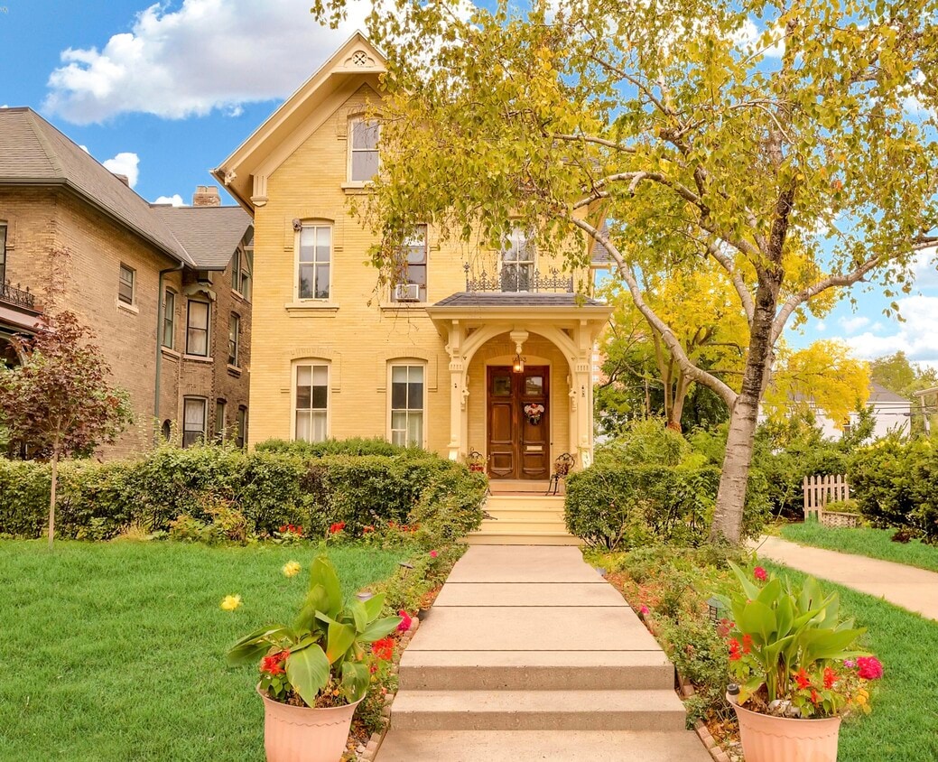 1903 N Cambridge Ave, Milwaukee, WI 53202 House Rental in Milwaukee, WI