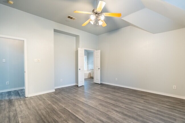 Building Photo - 2110 Danbury Dr