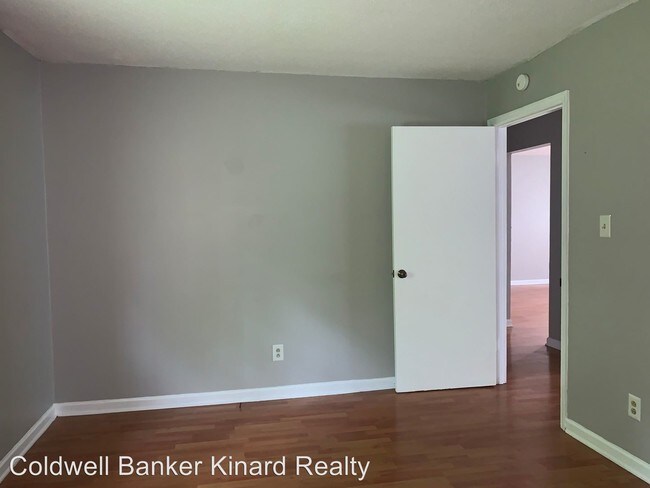 Building Photo - 2 br, 1 bath Apartment - 109 Weeks Dr NE