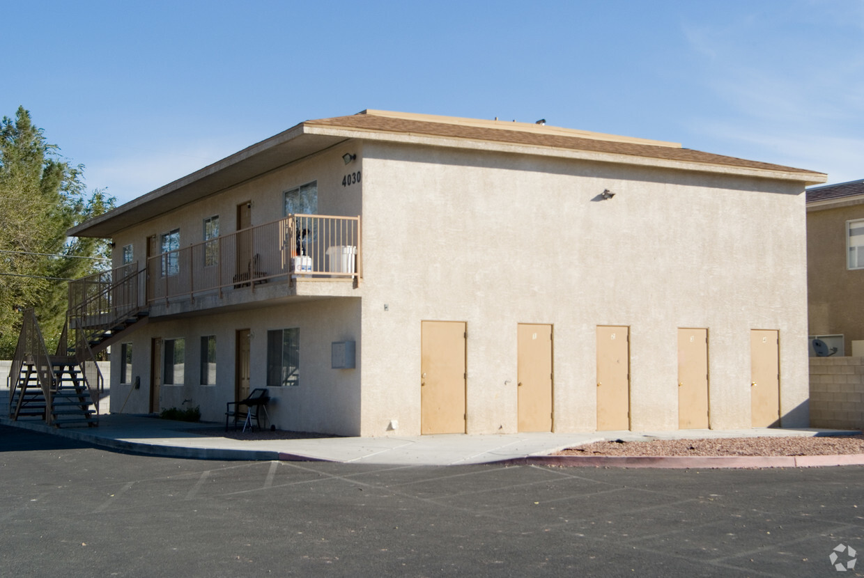 Primary Photo - 4020 E Carey Ave
