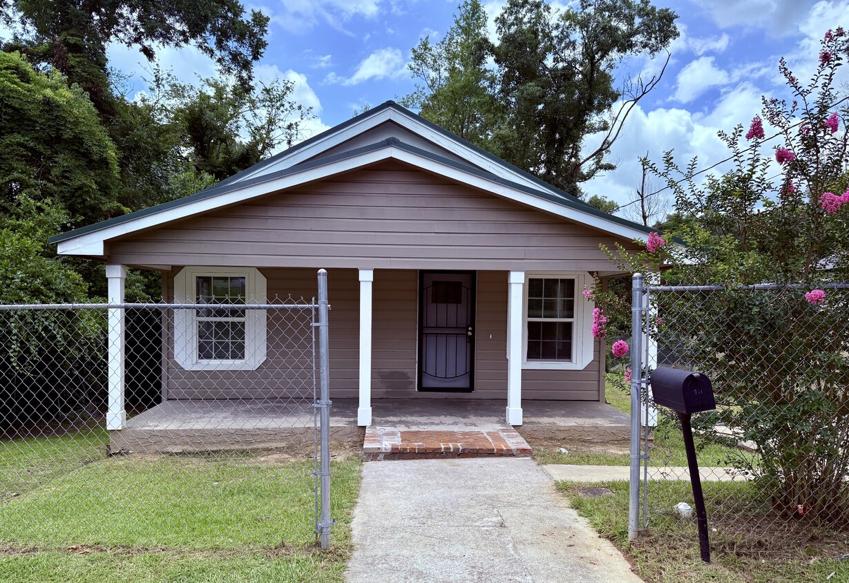 Primary Photo - 911 7Th St