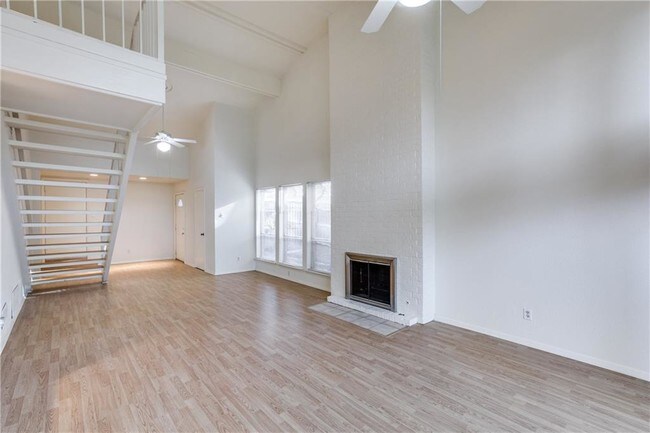 Building Photo - 7638 Royal Ln