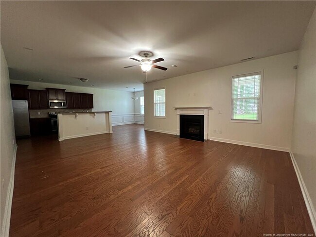 Building Photo - 300 Almond Dr