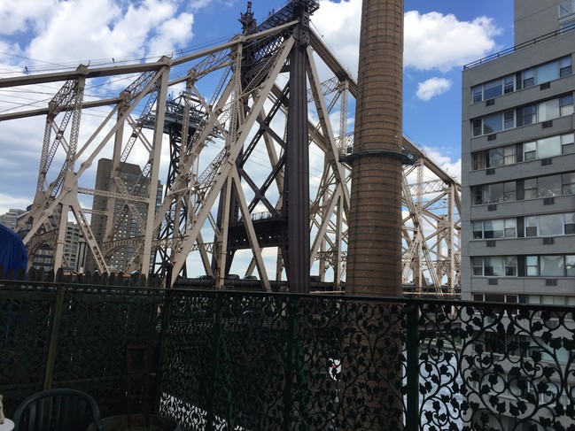 Building Photo - 40 E 59th St