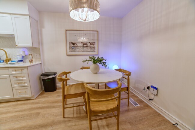 Foto del edificio - 2743 Forest Ridge Dr