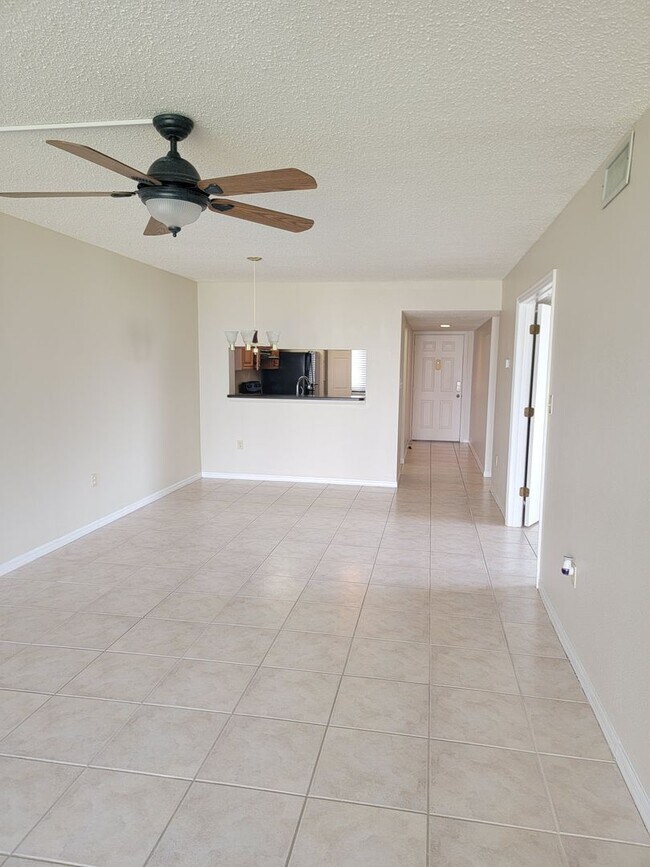 Foto del edificio - Resort-Style Living on the Hillsborough River, 3 BEDROOM Marina Club Condo - AVAILABLE NOW!
