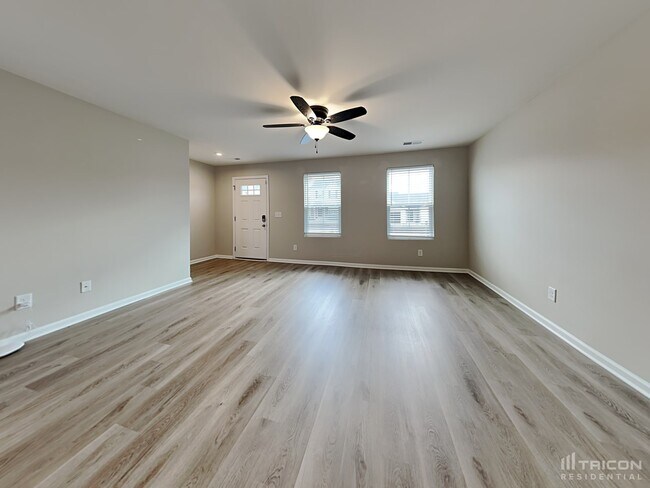 Foto del edificio - 656 McCormick Ln