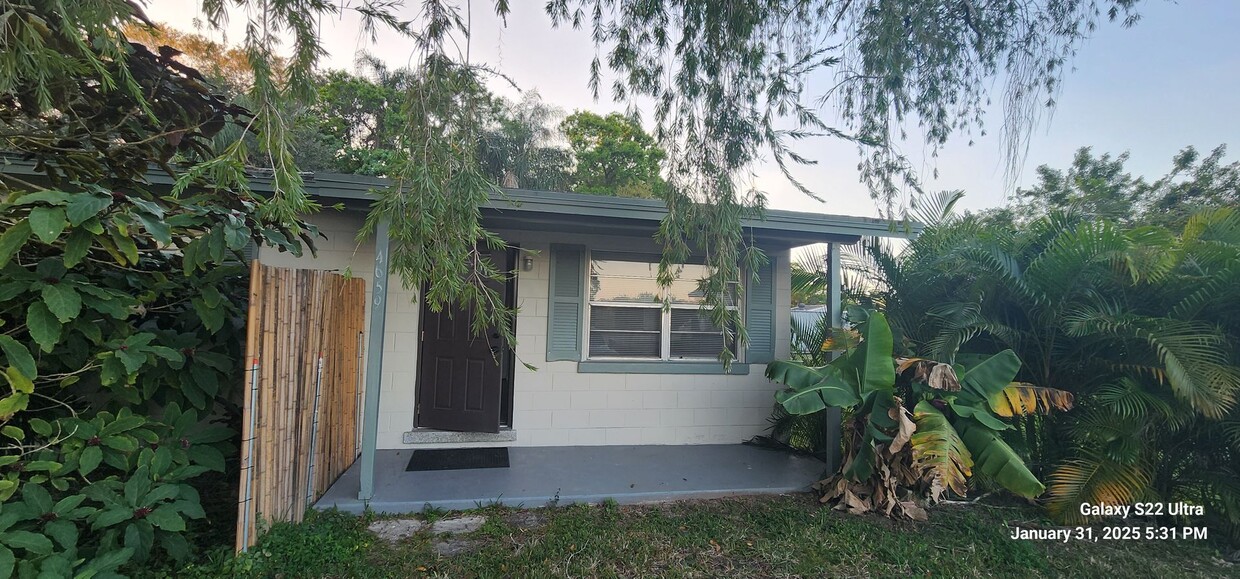 Primary Photo - Charming 2-bedroom, 1-bath residence featu...