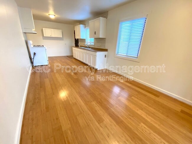 Foto del edificio - 429 Reindollar Ave