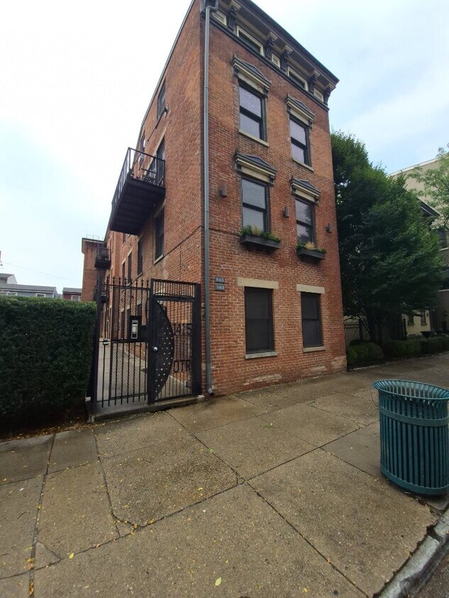 Photo - 1413 Race St Apt 1 *Modern Urban 1 BR, 1 BA Apartment in the heart of OTR*