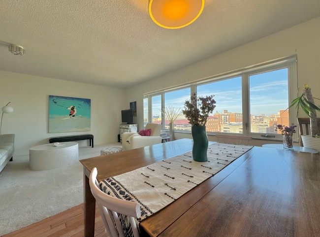 Foto del edificio - 4545 Wornall Rd