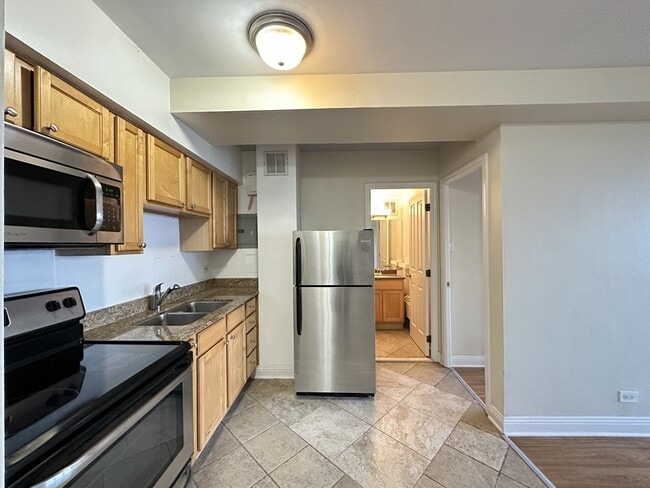 Building Photo - 4180 N Marine Dr