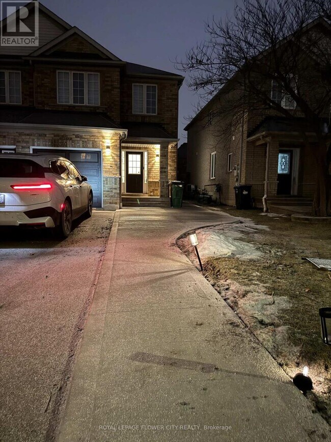 Photo du bâtiment - 3310 Southwick St