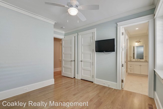 Building Photo - 5 br, 4.5 bath House - 8703 Bradmoor Dr.