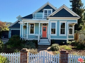 Building Photo - 370 Main St