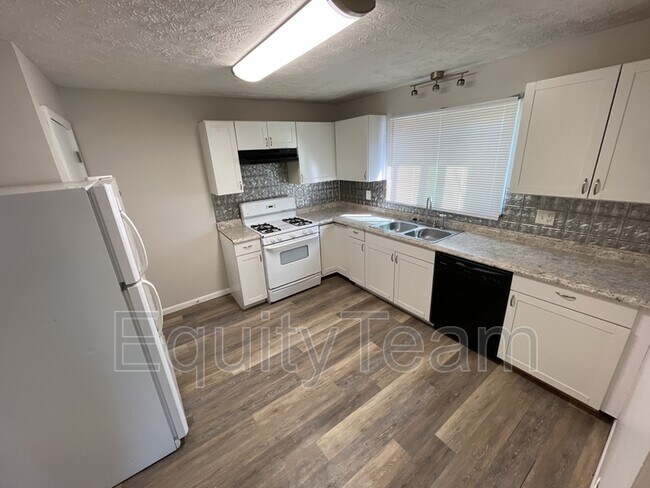 Building Photo - 4113 Parkway Dr