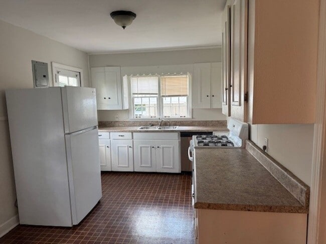 Foto del edificio - Cute 3 Bed 1 Bath House! Available Now! Ca...