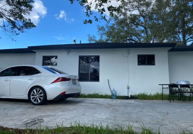 Foto del edificio - 2867 NW 103rd St