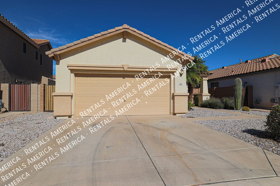 Primary Photo - 4/2 ~ Move in Ready ~ No Carpet ~ Low Main...