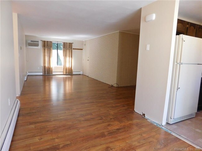 Building Photo - 822 Blackstone St