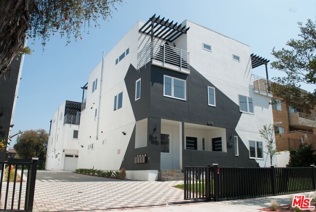 Foto del edificio - 5015 1/2 Marathon St