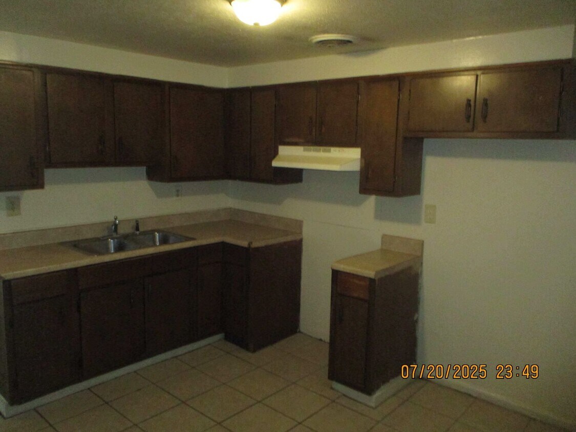 Building Photo - 1112 Wingate Ave