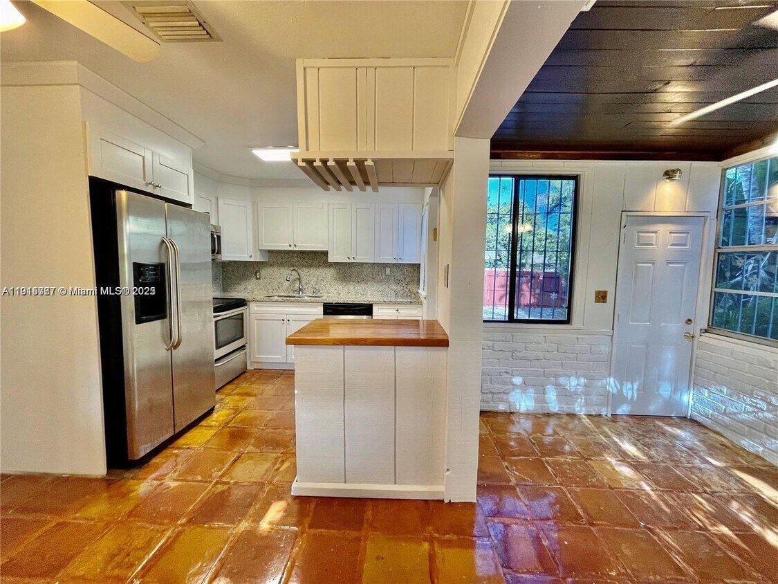 Foto del edificio - 5842 SW 60th St