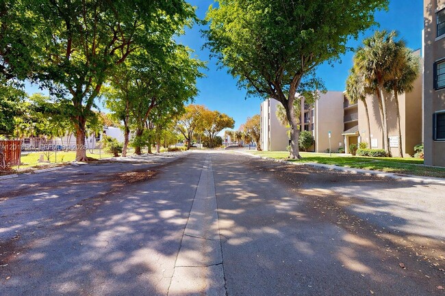 Building Photo - 3581 SW 117th Ave
