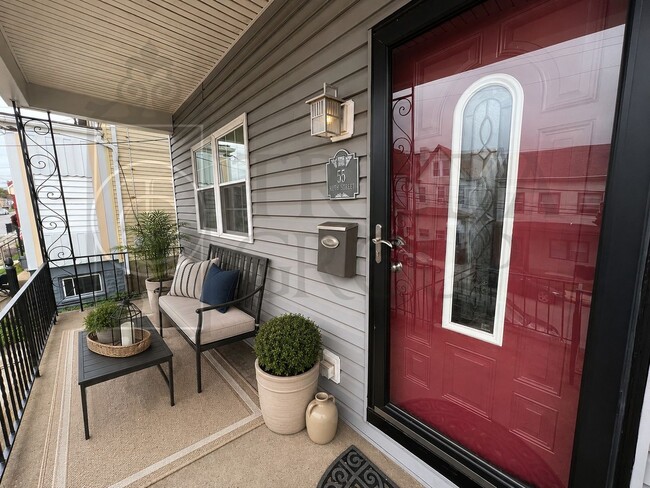Avail Sept 1: Mt Washington Single Family Home w/ FENCED YARD, Off Street Parking, AC, Laundry, D... - Avail Sept 1: Mt Washington Single Family Home w/ FENCED YARD, Off Street Parking, AC, Laundry, D...