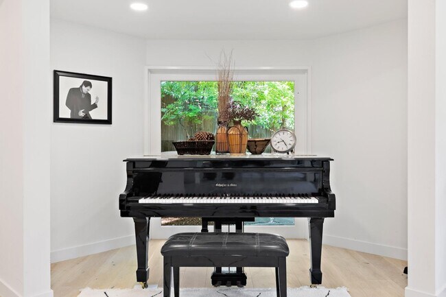 Foto del edificio - 930 Chiltern Rd