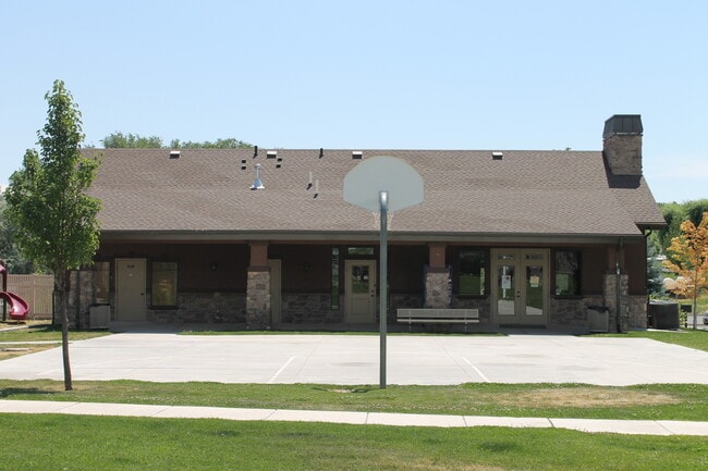 Building Photo - 825 S 90 E