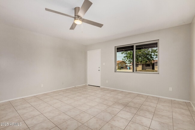 Foto del edificio - 3419 W Glenn Dr