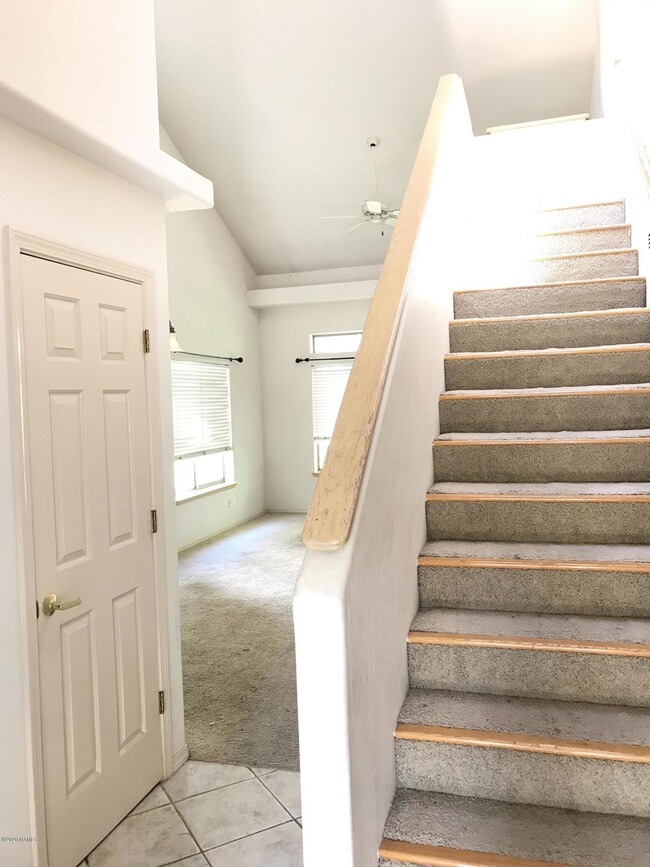 Building Photo - 6164 E Mountain Oaks Dr