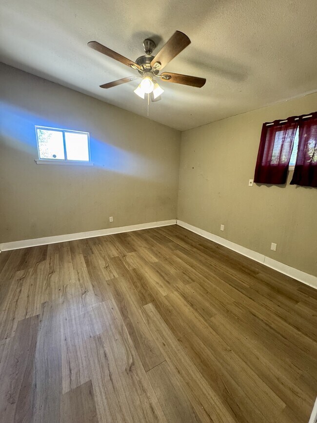 Foto del edificio - 420 Lakeview Dr