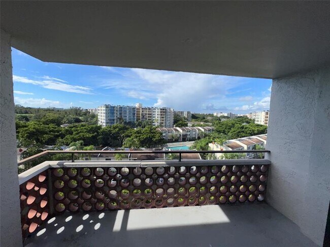 Foto del edificio - 4222 Inverrary Blvd