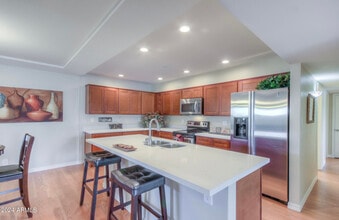 Building Photo - 40 E Balboa Dr