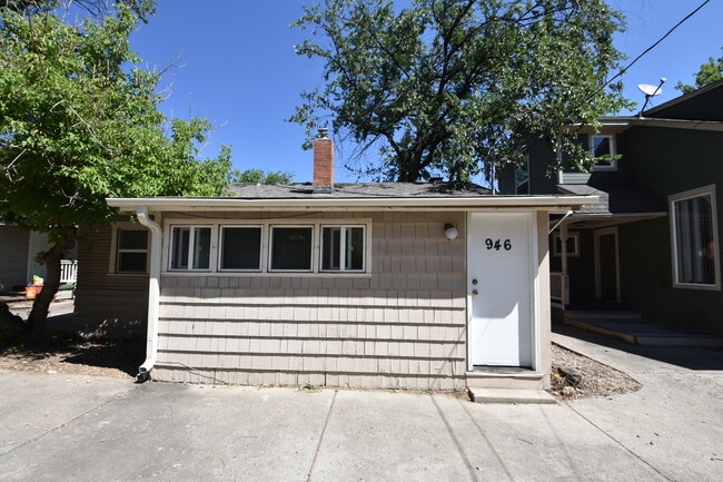 Building Photo - 946 University Ave