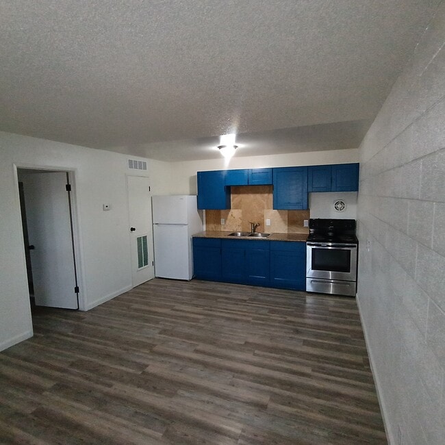 Building Photo - 3726 Hazelwood St