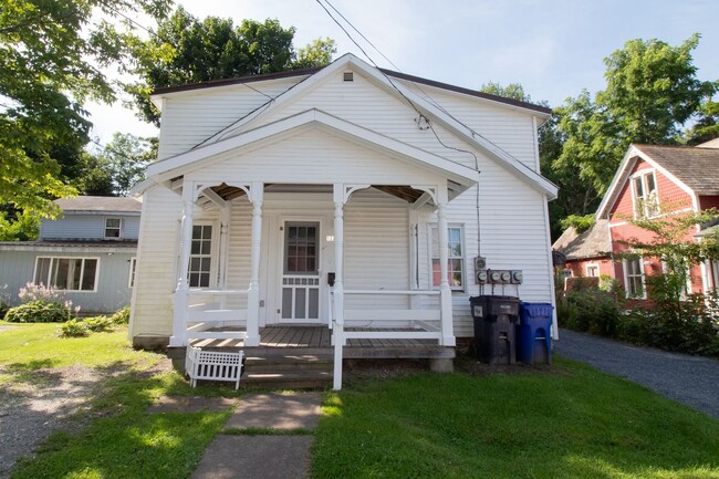 Building Photo - 137 Webb St