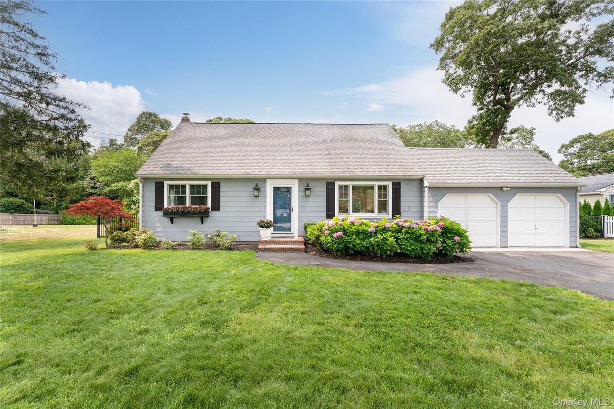 Primary Photo - 16 Nautilus Dr