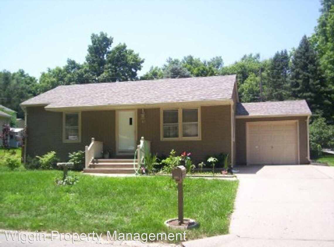 2 br, 1.5 bath House 217 Sheldon St House Rental in Leavenworth, KS