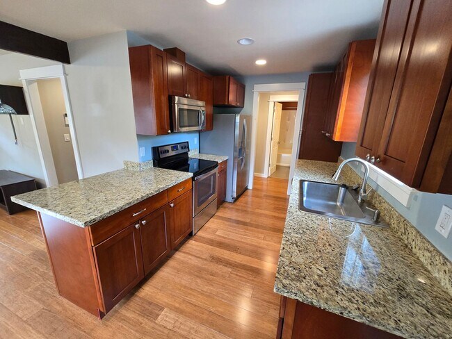 Foto del edificio - CUTE 3 bedroom Rambler with AC & Family Room