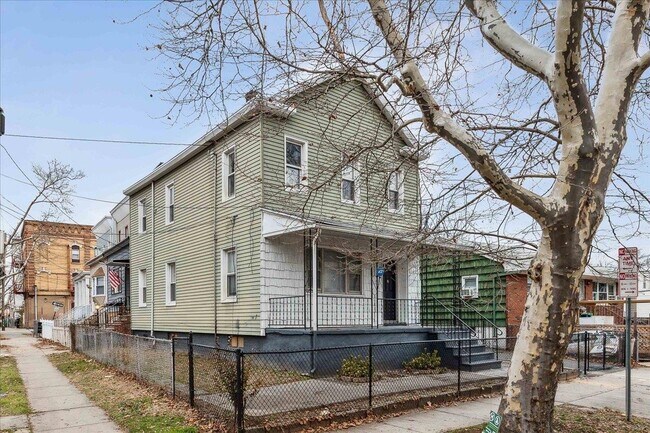 Building Photo - 51 Rose Ave